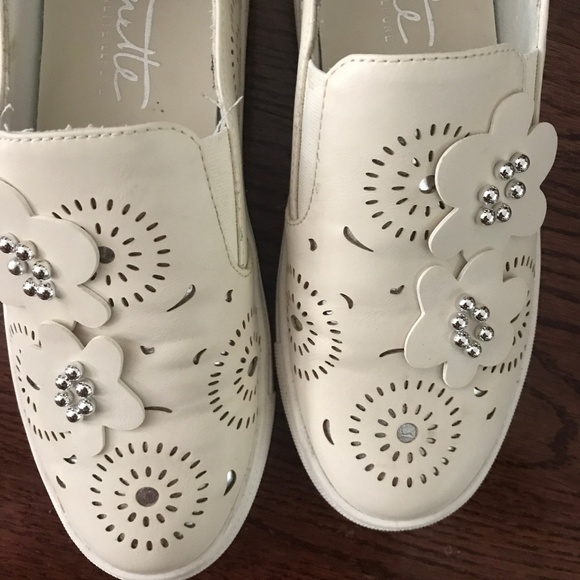 Cream colored shoes - Picture 4 of 14